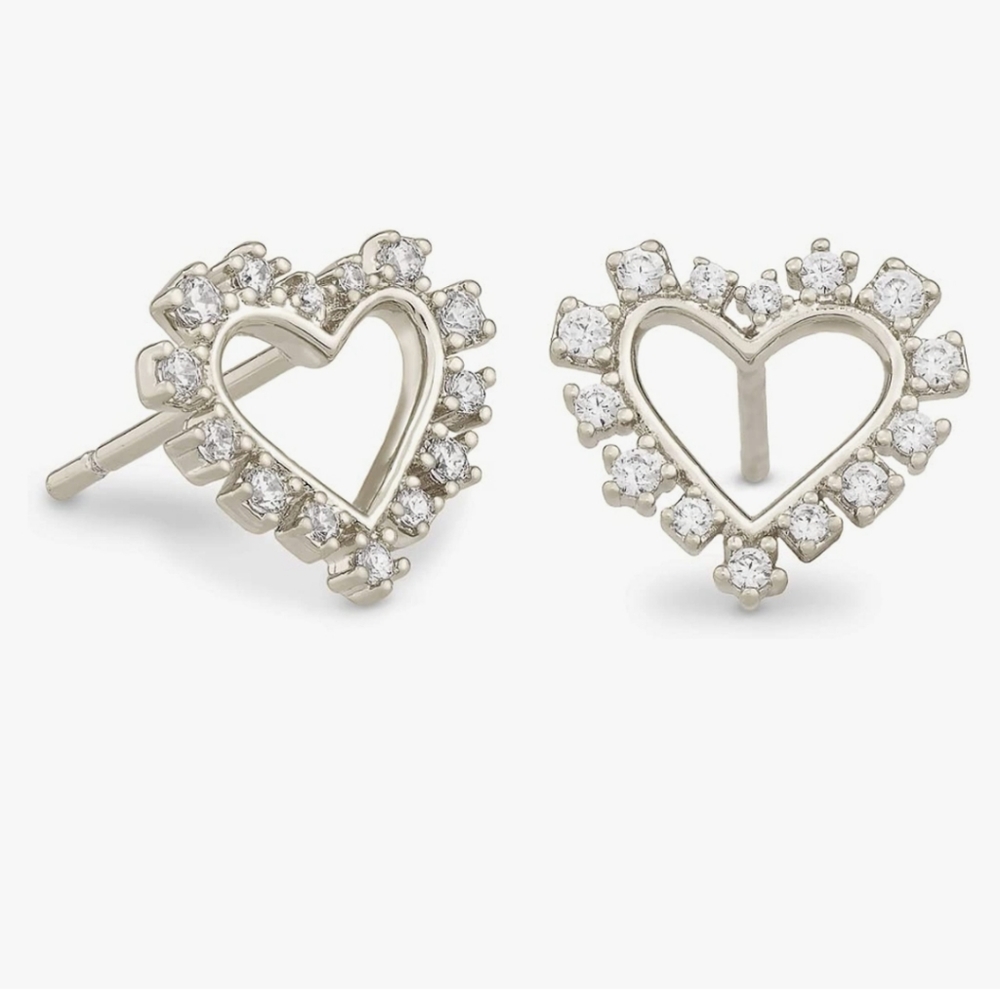 🩶NWT! Heart Stud Earrings